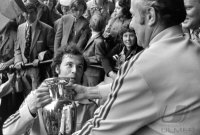 Fussball-EM 1972 Finale: Beckenbauer, Schoen mit Pokal