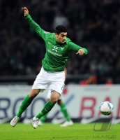 Fussball 1. Bundesliga, Saison 2011/2012: Werder Bremen: EKICI am Ball