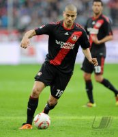 Fussball: 1. Bundesliga Saison 2010/2011: Leverkusen, DERDIYOK am Ball