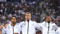 FUSSBALL INTERNATIONAL: Sami Khedira, Per MERTESACKER, Jerome BOATENG (v. li., Deutschland)