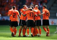 FUSSBALL INTERNATIONAL: Joris MATHIJSEN, Eljero ELIA, Arjen ROBBEN (v. li., Holland)