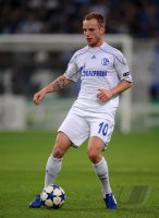 Fussball: Champions League, Saison 2010/2011: Schalke, RAKITIC am Ball