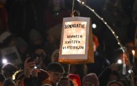 Lichtermeer fuer die Demokratie auf dem Tuebinger Marktplatz