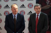 Fussball 1. Bundesliga : FCB Vorstandsvorsitzender Karl - Heinz Rummenigge,  Vorstand Karl Hopfner (v. li., FC Bayern Muenchen)