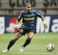 Fussball CL: Mailand, ADRIANO Einzelaktion am Ball