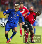 Fussball CL: Leverkusen- Manchester, Zweikampf