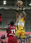 Basketball: Tuebingen - Koeln, Zweikampf