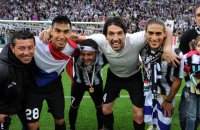 FUSSBALL SERIE A:  Estigarribia Marcelo, Simone Pepe, Gianluigi Buffon, Jose Martin Caceres Silva (v. li., Juventus Turin)