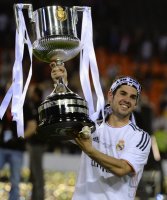 FUSSBALL International COPA DEL REY 13/14: JUBEL Isco (Real Madrid) mit Pokal