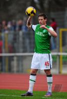 FUSSBALL, 3. LIGA, 30. Spieltag: Werder II, PERTHEL am Ball