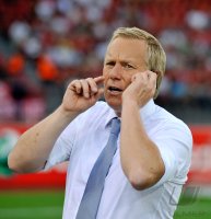 Fussball CHL  Saison 2011/2012:  Moderator Johannes B. Kerner