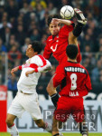 Fussball 1. Bundesliga: Stuttgart - Hannover, Zweikampf