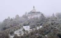 Wintereinbruch auf der Wurmlinger Kapelle (Kreis Tuebingen)