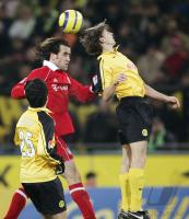 Fussball 1. Bundesliga: Dortmund - Bayern, Zweikampf