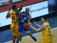 Basketball 1. Bundesliga 15/16 Hauptrunde: Walter Tigers Tuebingen - FRAPORT SKYLINERS Frankfurt