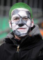 Fussball: 1. Bundesliga Saison 2010/2011: Bunt bemalter Werder Fan