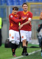 FUSSBALL SERIE A:  Jubel Bojan  (li,) mit Francesco Totti (AS Rom)