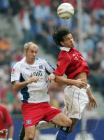Fussball 1. Bundesliga: Hamburger SV - Bayern, Zweikampf