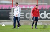 Fussball 1. Bundesliga: Trainer Louis van Gaal, Franck Ribery (v.li., FCB)