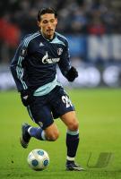 FUSSBALL UEFA CUP: Schalke, KURANYI Einzelaktion