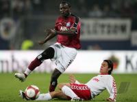 Fussball Uefa Cup: Hamburg - FC Thun, Zweikampf