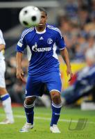 Fussball 1. Bundesliga, FC Schalke 04: FARFAN Einzelaktion am Ball