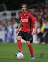 ssball 1. Bundesliga  Saison 2010/2011  Julian Schuster  (SC Freiburg)    SCFR