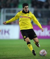 Fussball: 1. Bundesliga Saison 2010/2011: Dortmund, SAHIN am Ball