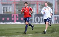 Fussball 1. Bundesliga : Martin Demichelis mit Darcy Norman (FCB)