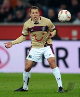 Fussball: 1. Bundesliga Saison 2010/2011: Hannover, CHERUNDOLO am Ball