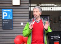 Oberbuergermeister Palmer nimmt die Radgarage am Tuebinger Hauptbahnhof in Betrieb