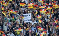 Fussball International  Testspiel:  Deutschland Fans mit einem Plakat Michael Ballack Du bleibst unser Capitano