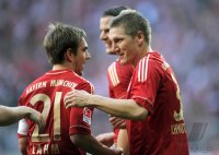 Fussball 1. Bundesliga, Saison 2011/2012:  Jubel nach dem Tor zum 1:0 Mario Gomez, Bastian Schweinsteiger (v. li., FC Bayern Muenchen)