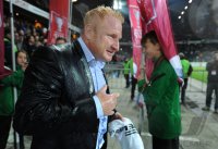 Fussball  International: Pokalfinale Schweiz 11/12; Champagnerdusche fuer Trainer Heiko Vogel (FC Basel)