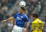 Fussball Bundesliga: Borussia Dortmund - Schalke 04, Zweikampf