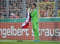Fussball DFB Pokal 2. Runde 13/14: Torwart Thorsten Kirschbaum (VfB Stuttgart)