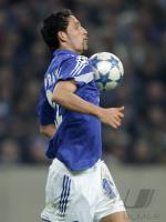 Fussball CL: Schalke, KURANYI Einzelaktion am Ball