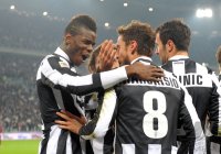 FUSSBALL SERIE A: Pogba Paul, Andrea Pirlo, Claudio Marchisio und Vucinic Mirko (v. li., Juventus Turin)