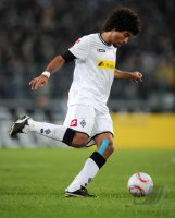 Fussball: 1. Bundesliga Saison 2010/2011: Moenchengladbach, DANTE Einzelaktion