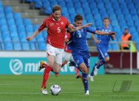 Fussball U21-Europameisterschaft 2011: Jonathan Rossini (li, Schweiz) gegen Rurik Gislason (re, Island)