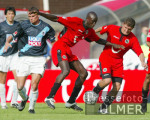 Fussball Bundesliga: Hannover 96 - 1860 Muenchen, Zweikampf