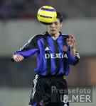 Fussball UEFA Cup Austria-Br&uuml;gge; Englebert am Ball