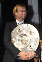 Fussball Deutscher Meister 2010/2011:  Borussia Dortmund; KLOPP mit Meisterschale