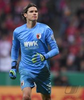 Fussball DFB Pokal 2. Runde 16/17: FC Bayern Muenchen - FC Augsburg