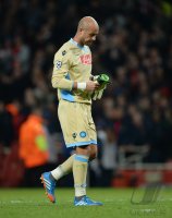 FUSSBALL  CHL  Saison 2013/2014: Torwart Pepe Reina (SSC Neapel)