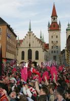 Fussball 1. Bundesliga: Meisterfeier FCB Marienplatz; Fans