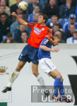 Fussball 1. Bundesliga: Schalke - 60 Muenchen, Zweikampf