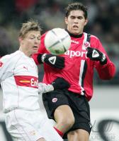 Fussball 1. Bundesliga: Frankfurt - Stuttgart, Zweikampf