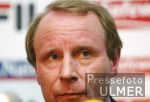 FUSSBALL Schottlands Trainer Berti Vogts bei der PK