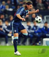 FUSSBALL UEFA CUP: Schalke, BORDON Einzelaktion